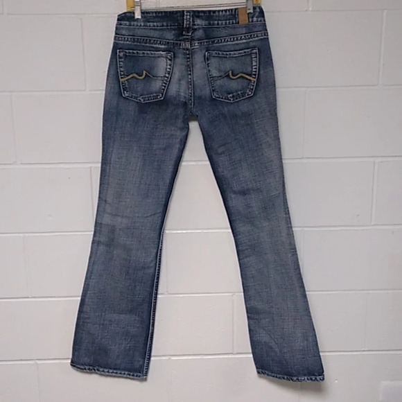 MAURICES JENNA, BOOTCUT, MIDRISE, SIDE LEG VENT, LIGHTLY DISTRESSED, LONG, JEANS - Picture 16 of 16
